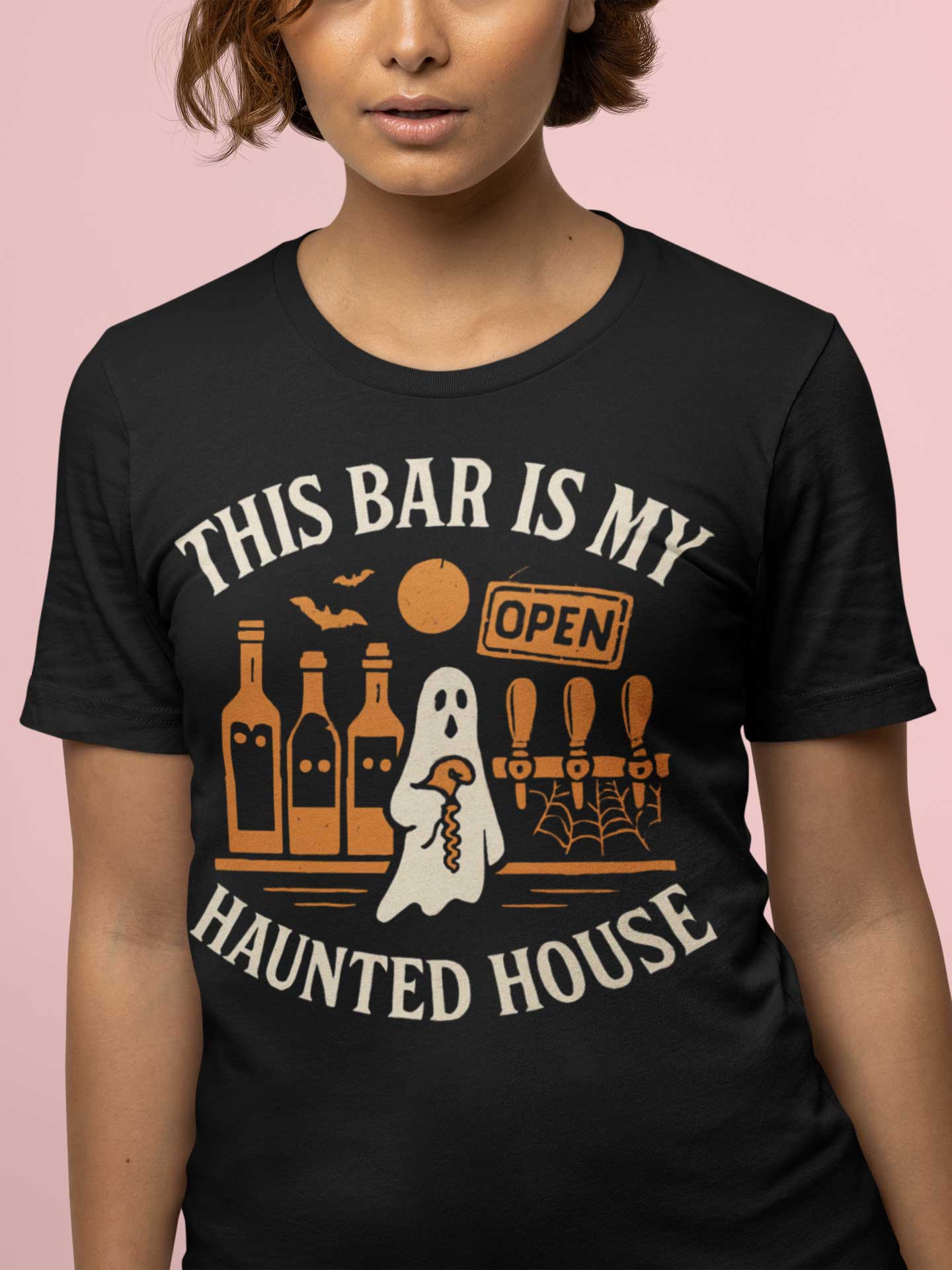 Funny Halloween Bartender T-Shirt – This Bar Is My Haunted House